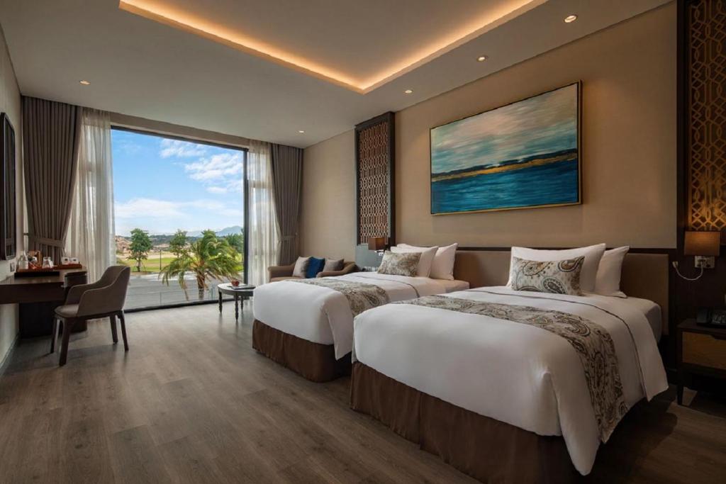 Combo 3N2Đ Wyndham Grand KN Paradise Cam Ranh