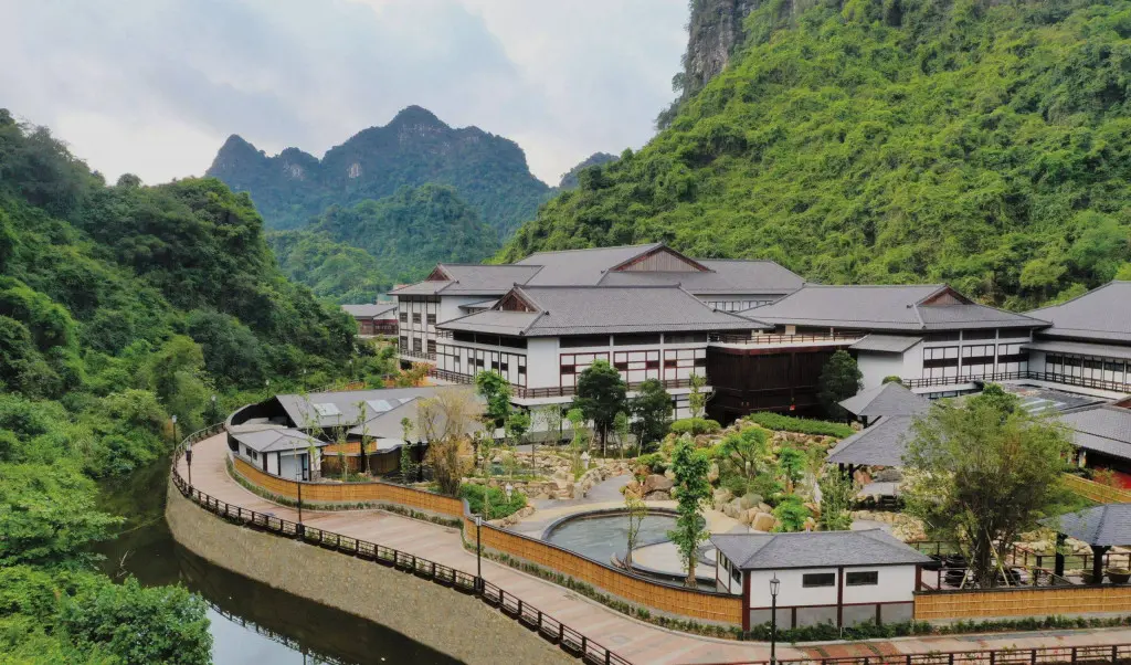 Combo vé tắm khoáng+ buffet Yoko Onsen Quang Hanh