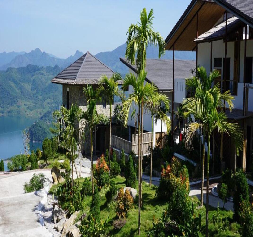 Combo Bakhan Village Resort