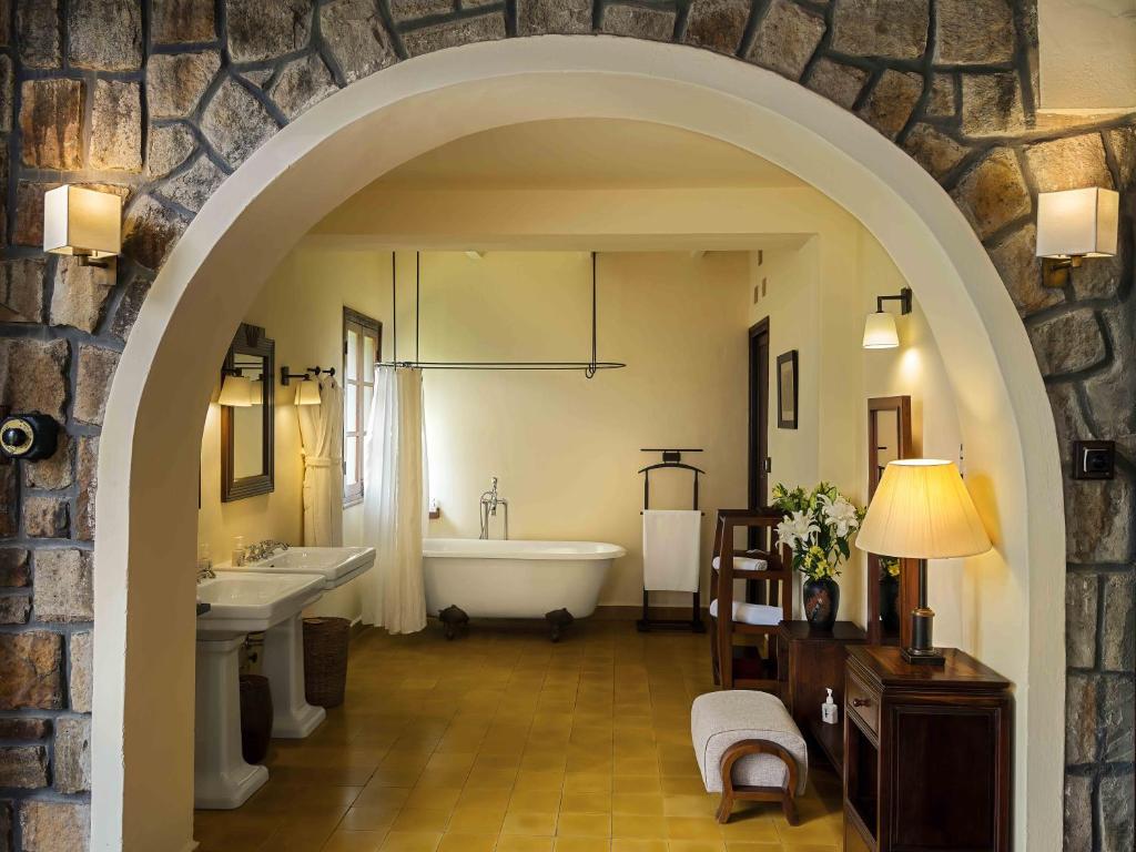 Combo Ana Mandara Villas Dalat Resort + Tour thắng cảnh