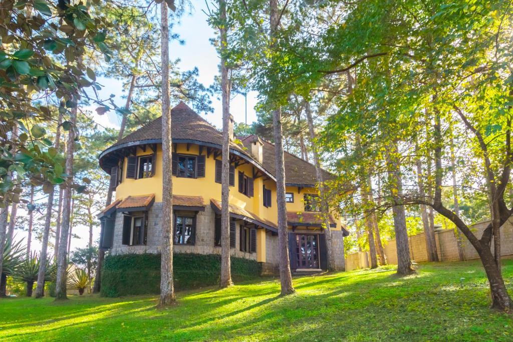 Combo Ana Mandara Villas Dalat Resort + Tour thắng cảnh