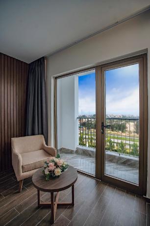 Combo Celina Peninsula Resort Quảng Bình + Tour động Thiên Đường