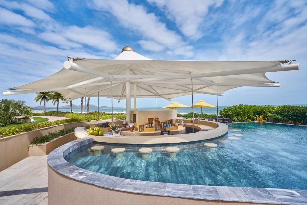 Combo 2N1Đ Holiday inn Hồ Tràm Beach Resort