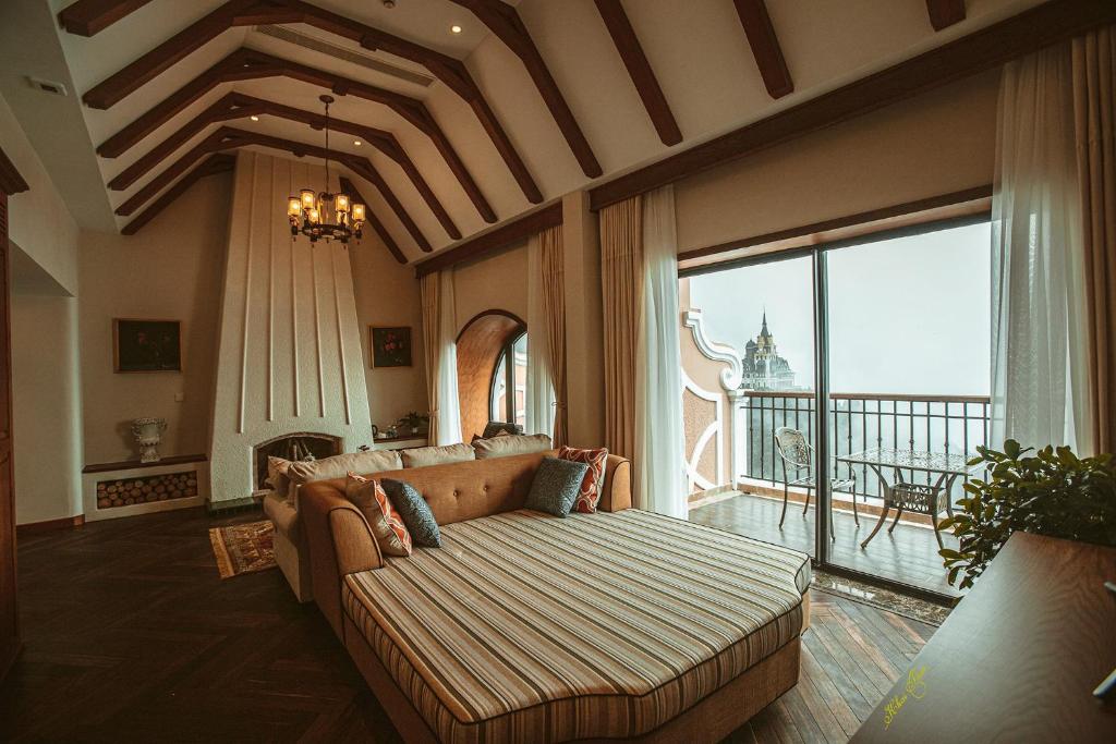 Combo Khách sạn Venus Tam Đảo + Golf