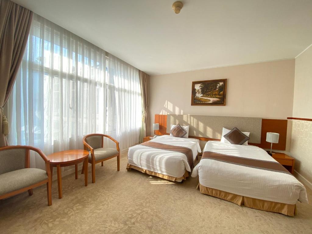 Combo Mường Thanh Holiday Đà Lạt + Golf Đồi Cù