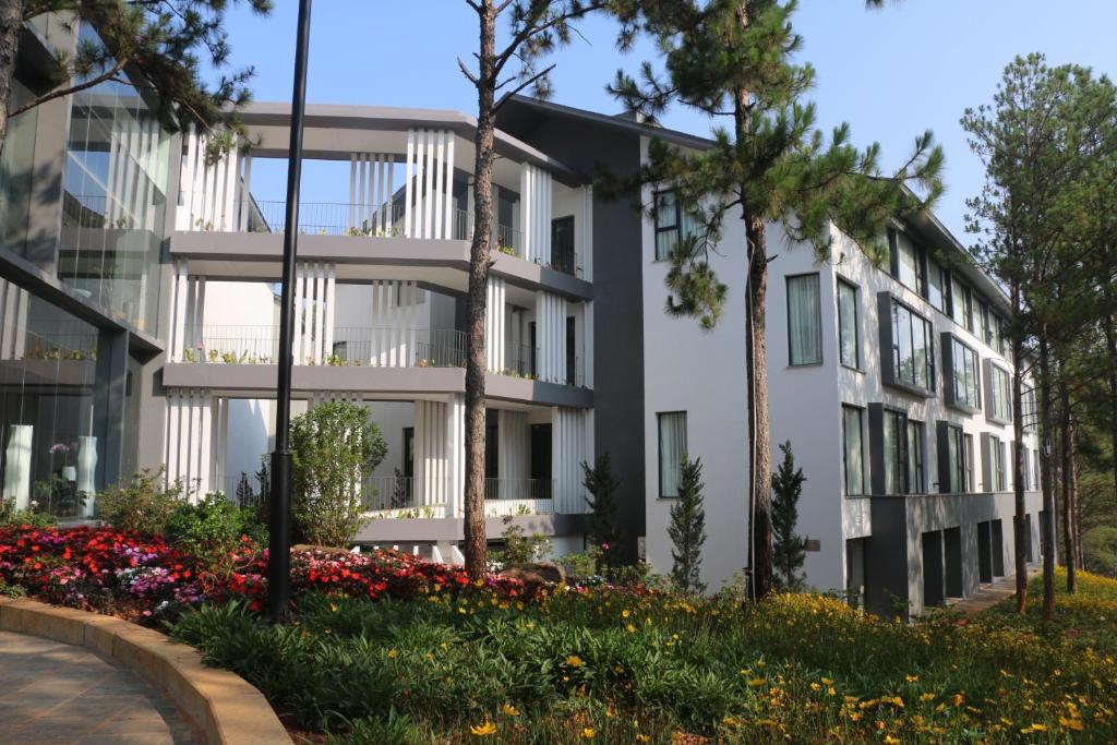 Combo Terracotta Hotel & Resort Đà Lạt + Tour văn hoá