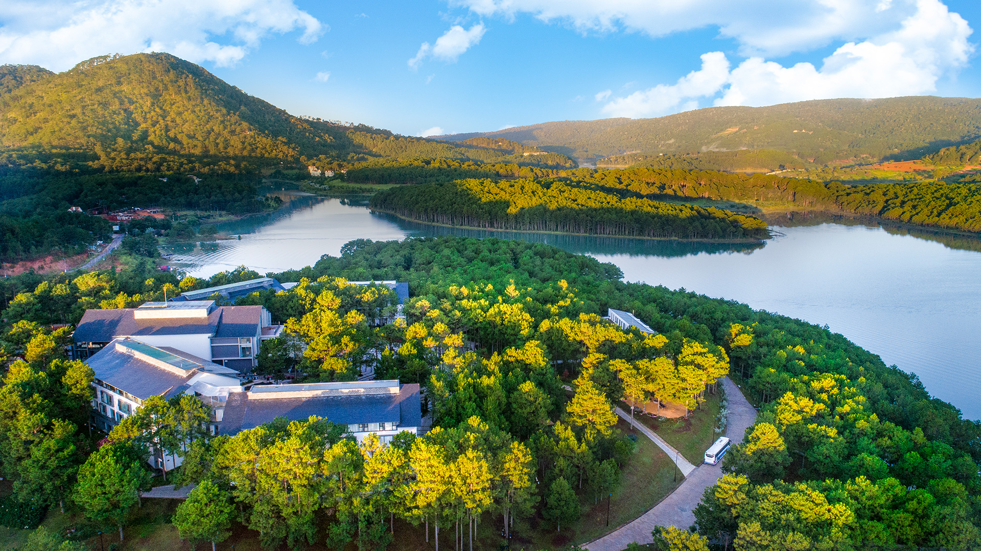Combo Terracotta Hotel & Resort Đà Lạt + Tour văn hoá