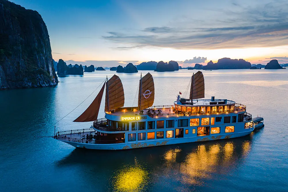 Combo 2N1Đ du thuyền Emperor Cruises Hạ Long