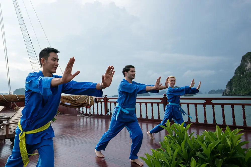 Combo 2N1Đ du thuyền Emperor Cruises Hạ Long