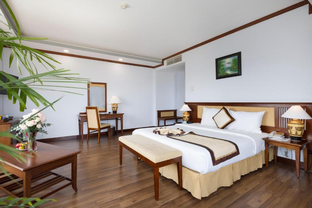 Combo Land tour 2N1Đ Khách sạn Sài Gòn Ninh Chữ