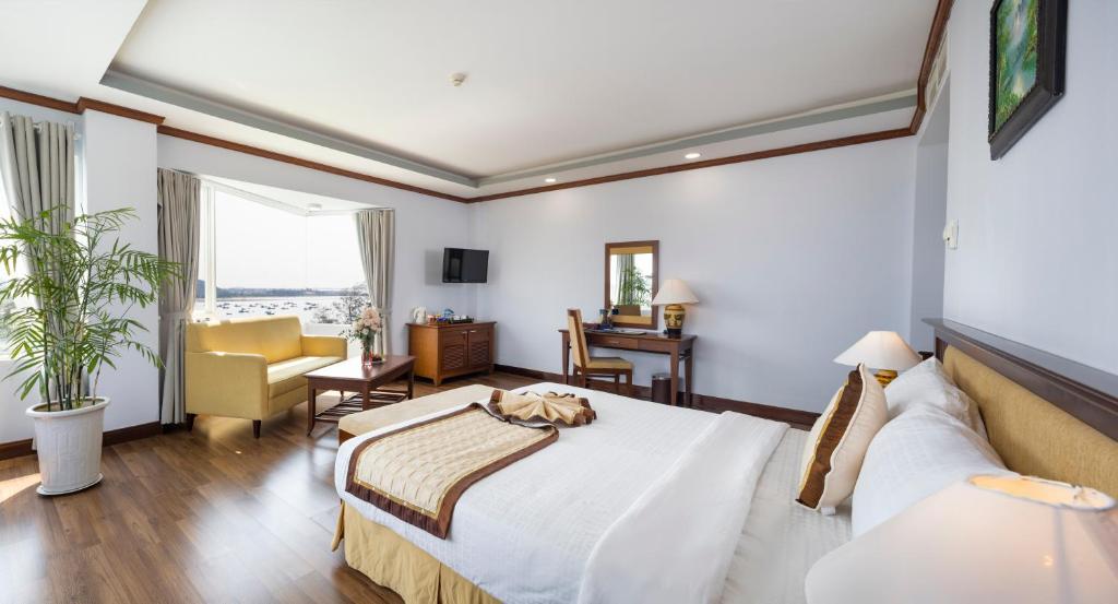 Combo Land tour 2N1Đ Khách sạn Sài Gòn Ninh Chữ