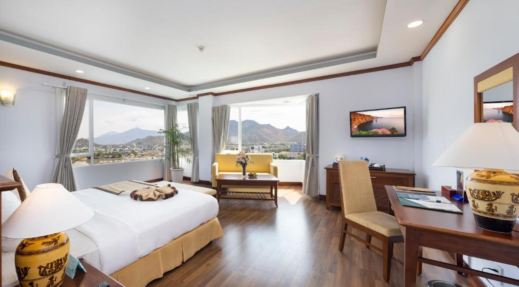 Combo Land tour 2N1Đ Khách sạn Sài Gòn Ninh Chữ