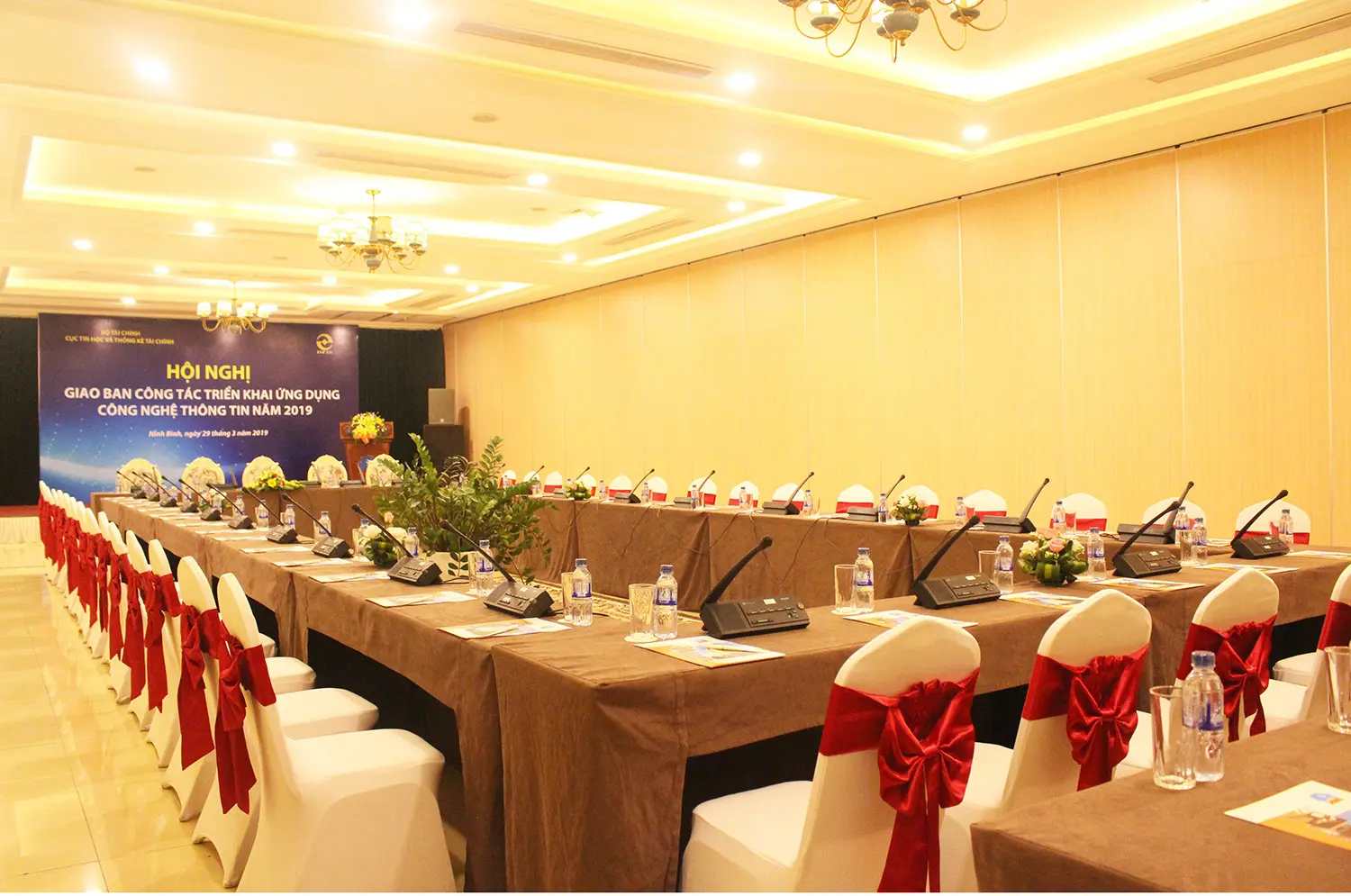 Hội nghị khách sạn Hoàng Sơn Peace Ninh Bình