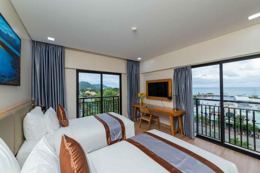 Combo Marina Bay Con Dao Hotel + Tour tham quan đảo