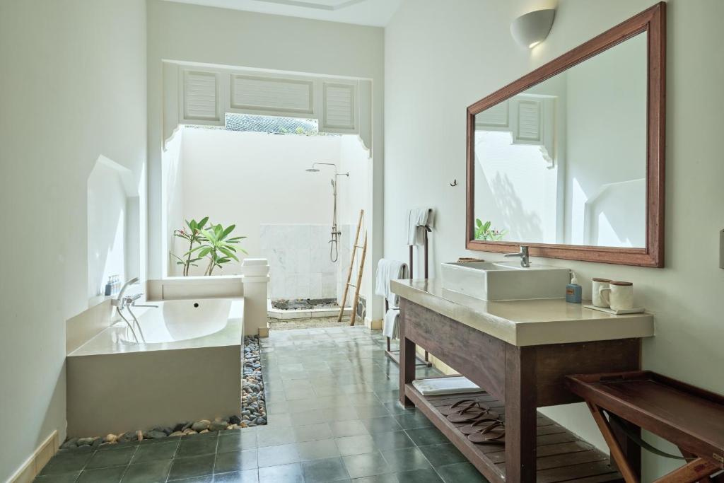 Combo 2N1Đ Poulo Condor Boutique Resort & Spa