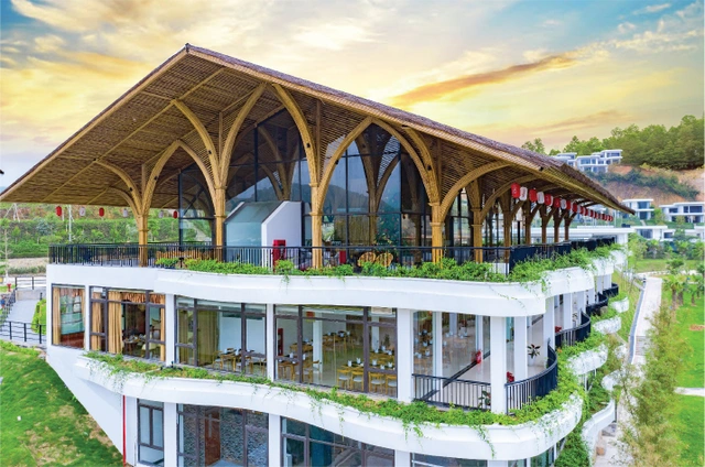 Combo 2N1Đ Ivory Villas & Resort