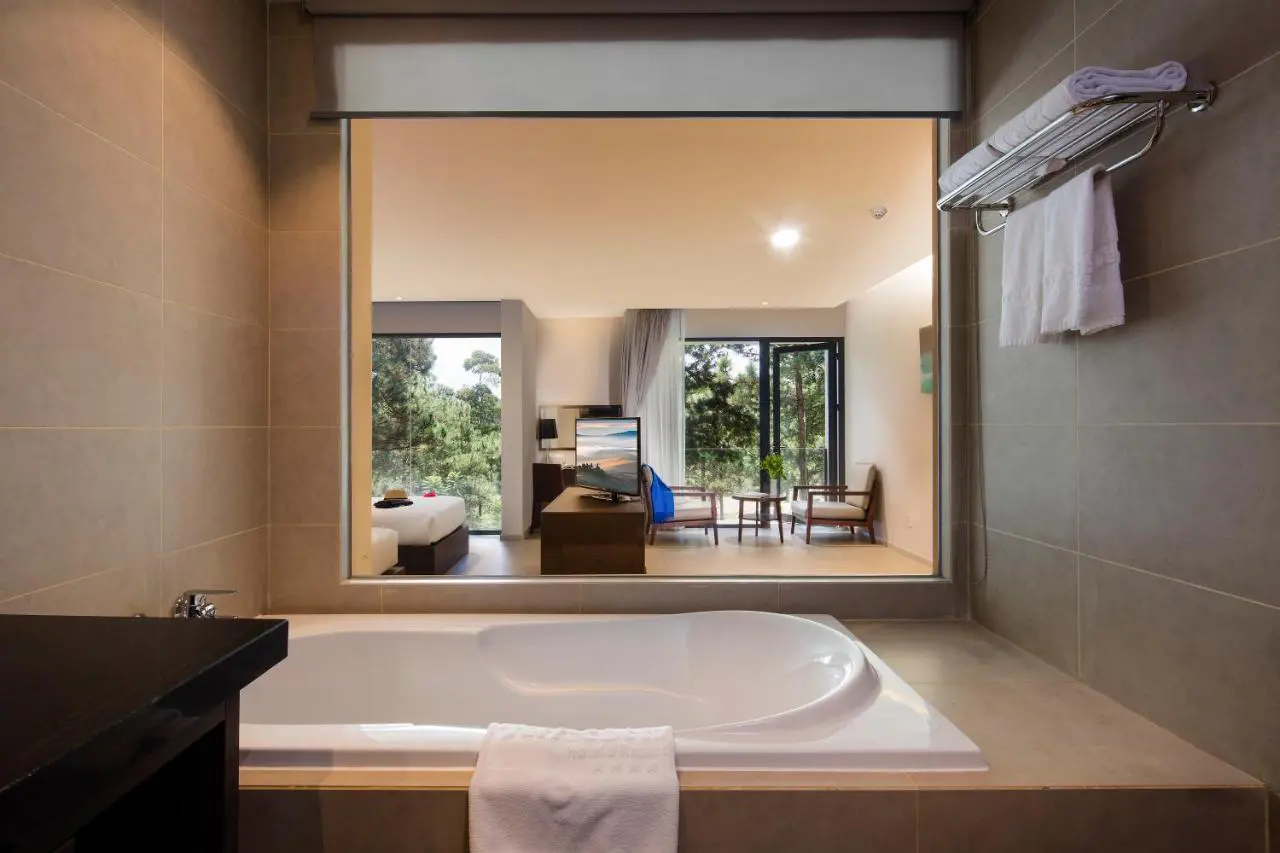 Combo 2N1Đ Phòng TerraCotta Hotel & Resort Đà Lạt + Xe Limousine