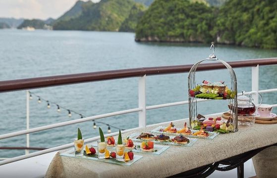 Du thuyền Capella vịnh Lan Hạ