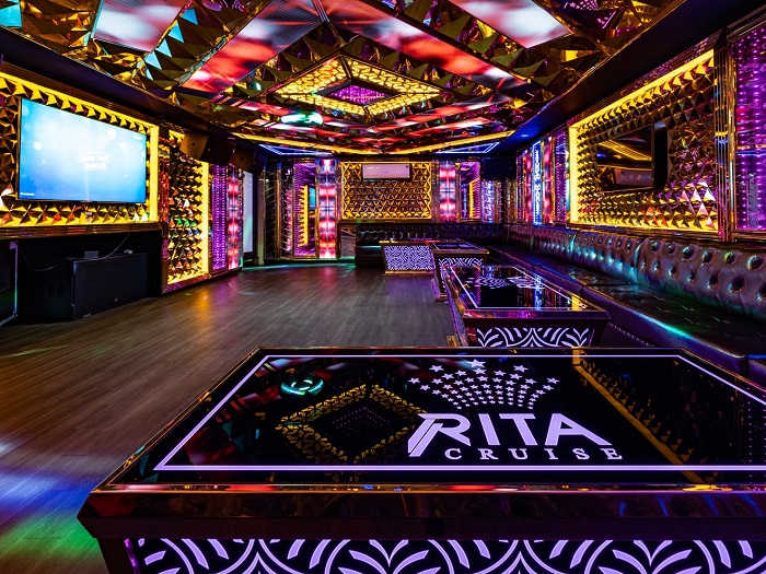 Du thuyền Rita vịnh Lan Hạ