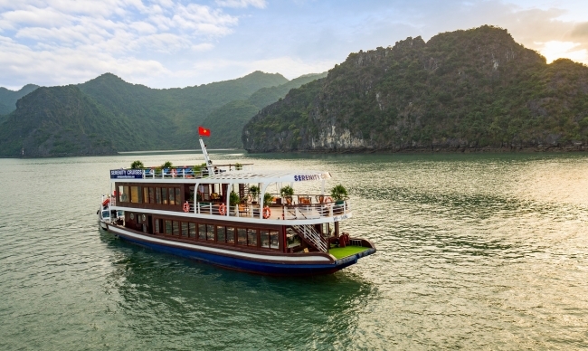 Du thuyền Serenity Luxury Lan Hạ