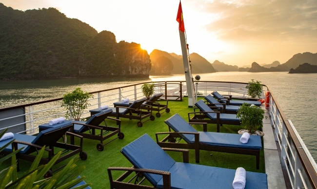 Du thuyền Serenity Luxury Lan Hạ