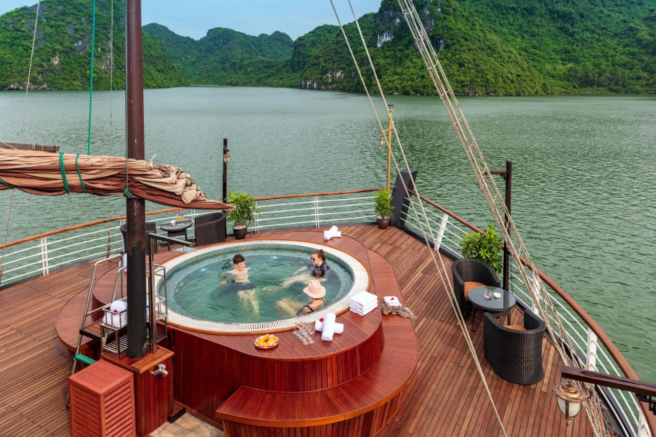 Du thuyền Orchid Classic vịnh Lan Hạ