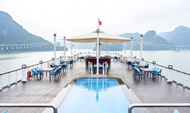 Du thuyền Paradise Grand vịnh Hạ Long