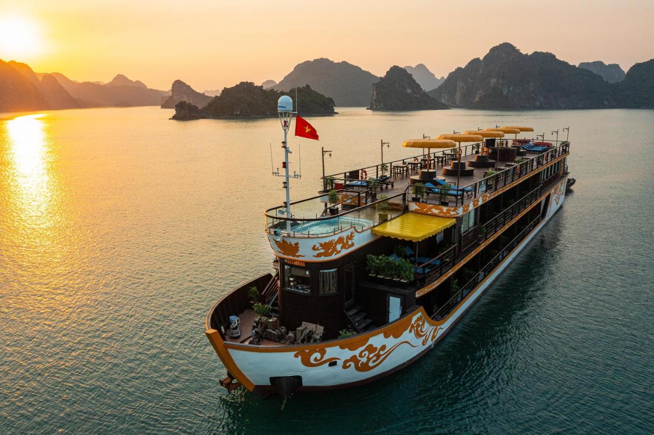 Du thuyền Nostalgia vịnh Lan Hạ
