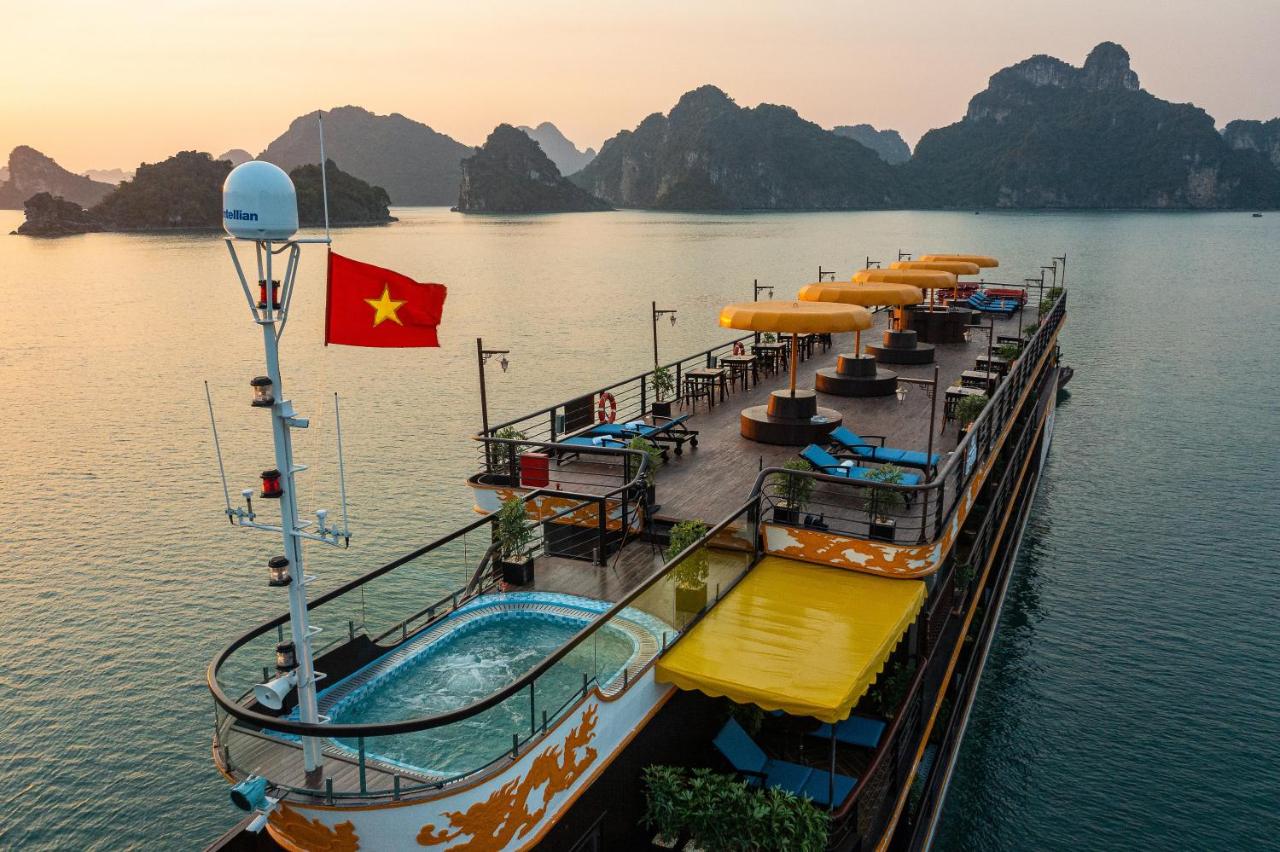 Du thuyền Nostalgia vịnh Lan Hạ