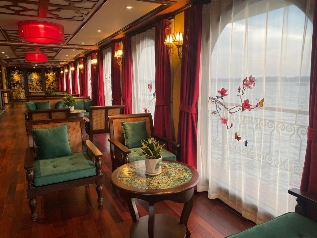 Du thuyền Indochine Premium Hạ Long