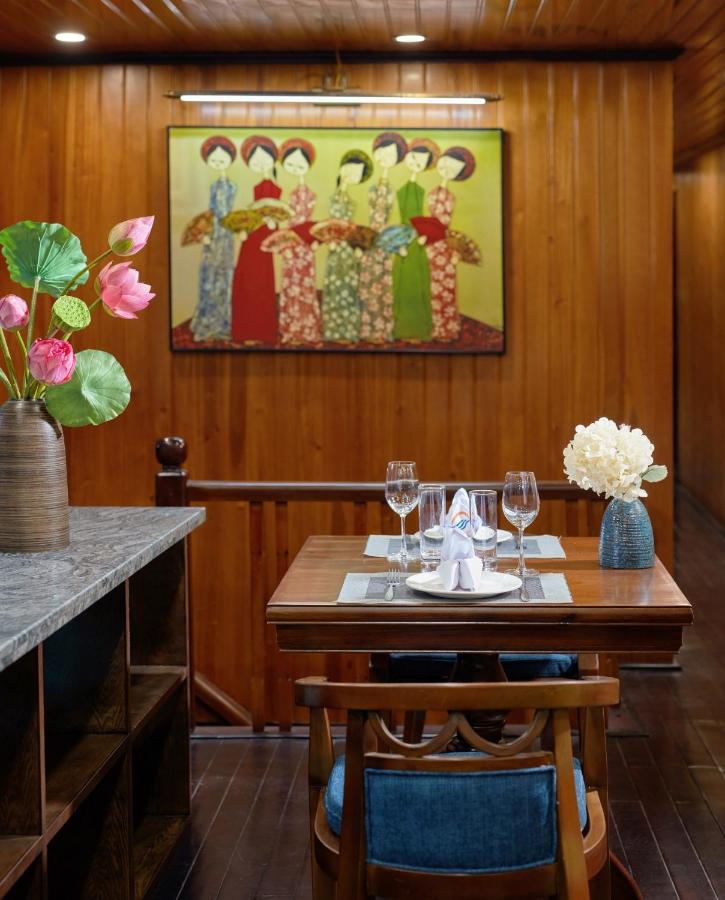 Du thuyền Cozy Bay Hạ Long