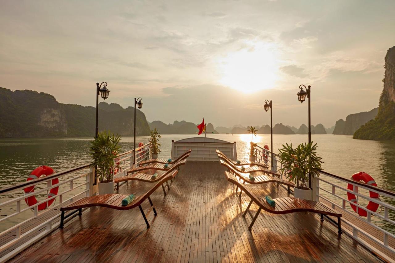 Du thuyền Cozy Bay Hạ Long