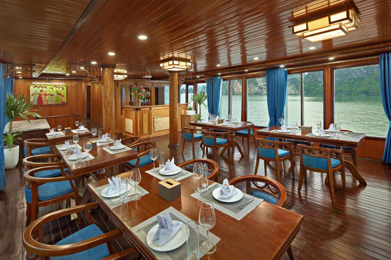 Du thuyền Cozy Bay Hạ Long