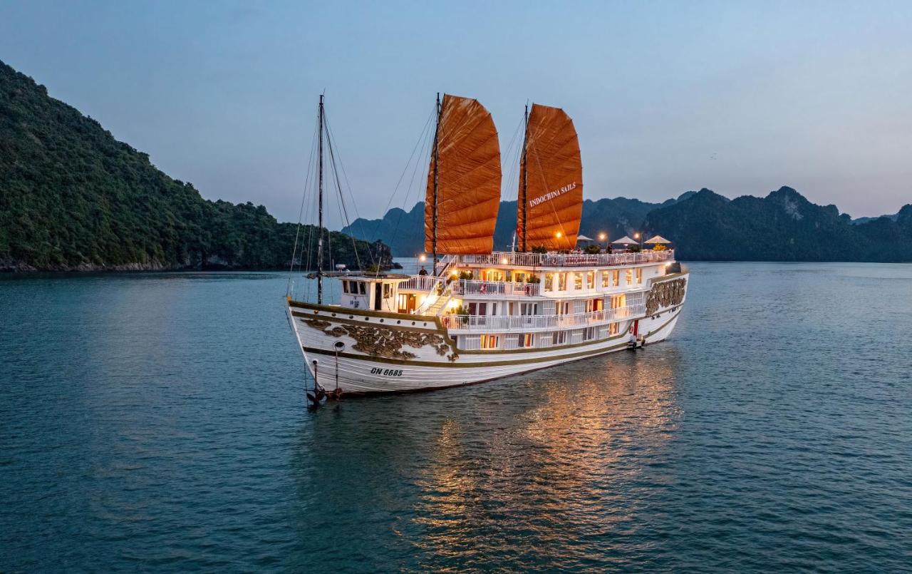 Du thuyền Indochina Sails vịnh Hạ Long- Lan Hạ