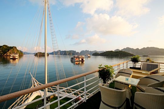 Du thuyền La Pinta Hạ Long