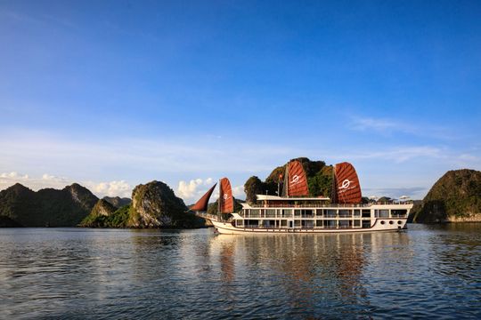 Du thuyền V’Spirit Lan Hạ