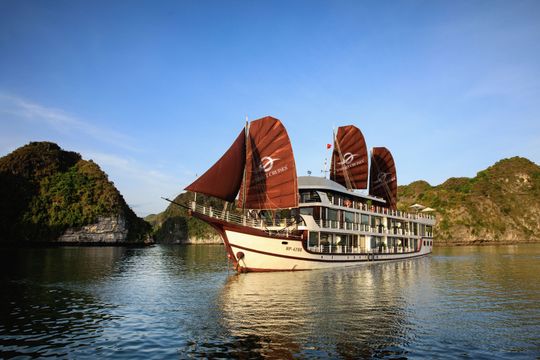 Du thuyền V’Spirit Lan Hạ