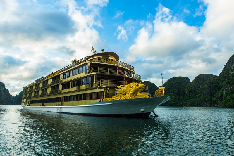 Du thuyền Golden 9999 Hạ Long