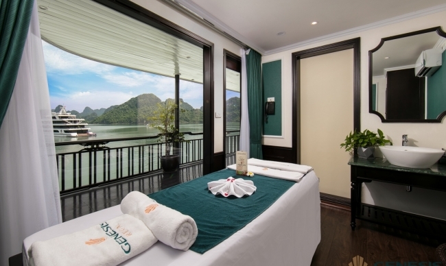 Du thuyền Genesis Regal Lan Hạ
