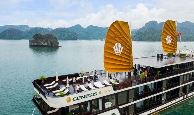 Du thuyền Genesis Regal Lan Hạ