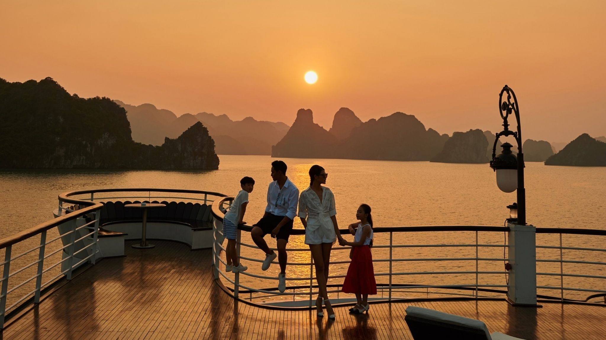 Du thuyền Ambassador Hạ Long 3N2Đ