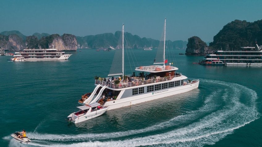 Du thuyền Catamaran Lan Hạ
