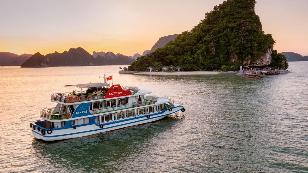 Du thuyền Cozy Bay Premium Hạ Long