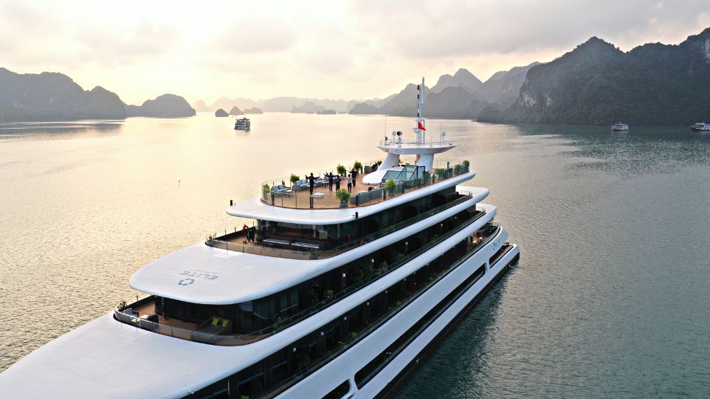 Du thuyền Elite Of The Seas vịnh Hạ Long- Lan Hạ