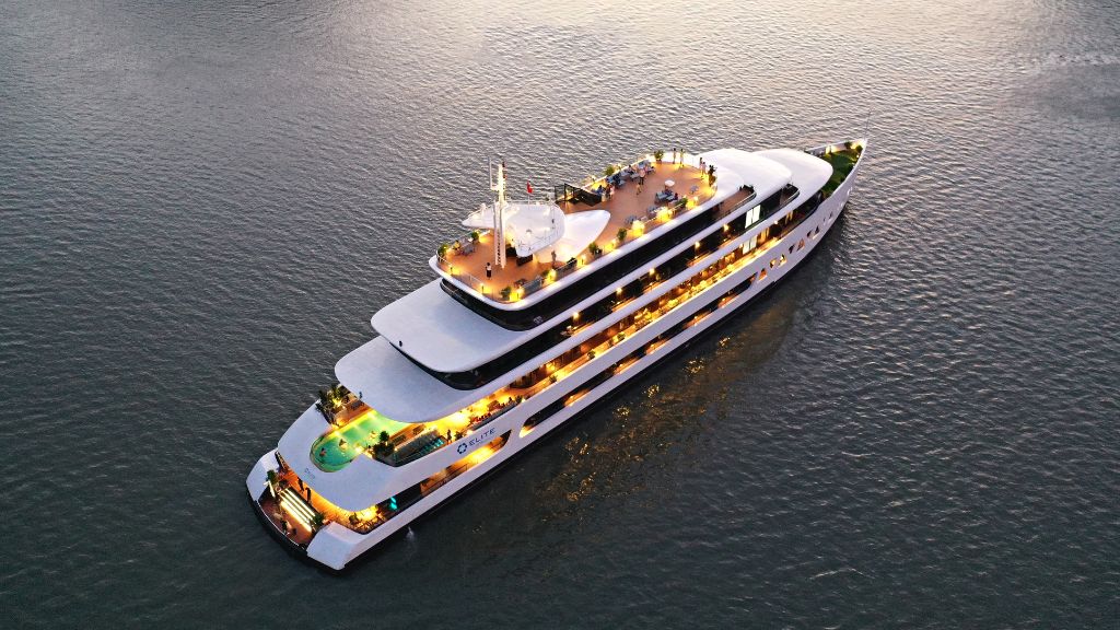Du thuyền Elite Of The Seas vịnh Hạ Long- Lan Hạ