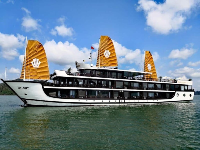 Du thuyền Genesis Regal Lan Hạ