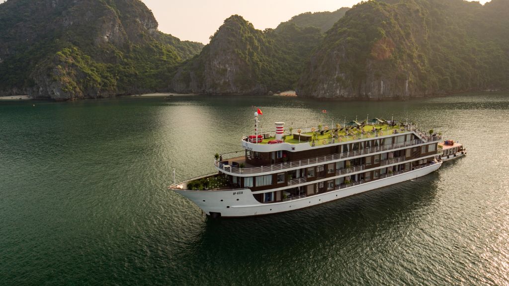 Du thuyền La Casta Regal vịnh Hạ Long