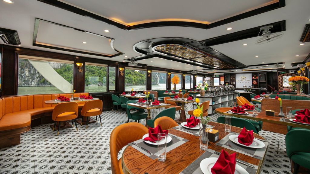 Du thuyền Ra Regina Day vịnh Lan Hạ