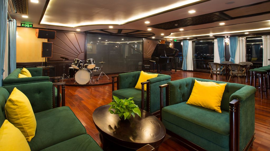 Du thuyền La Regina Legend Lan Hạ 3N2Đ