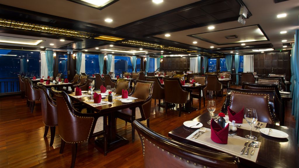 Du thuyền La Regina Legend Lan Hạ 3N2Đ